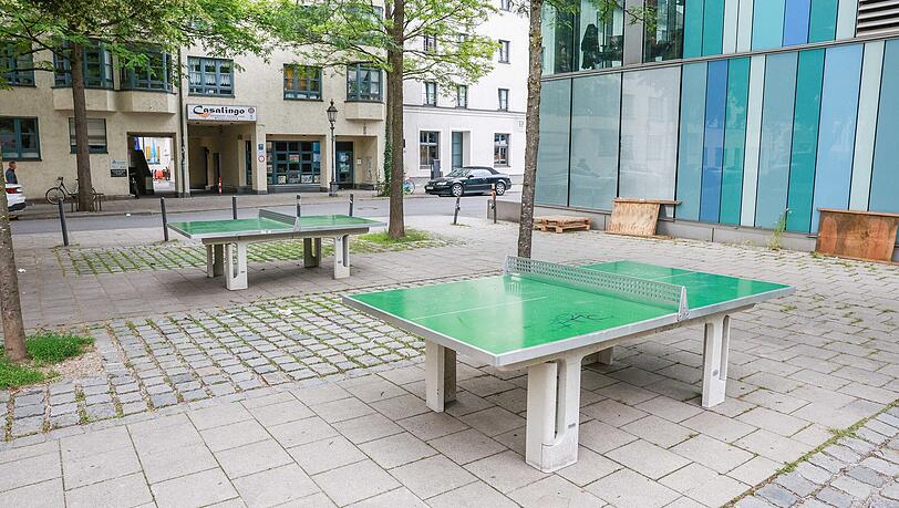 Neben der Schrannenhalle in der Altstadt stehen seit Neustem Tischtennisplatten.