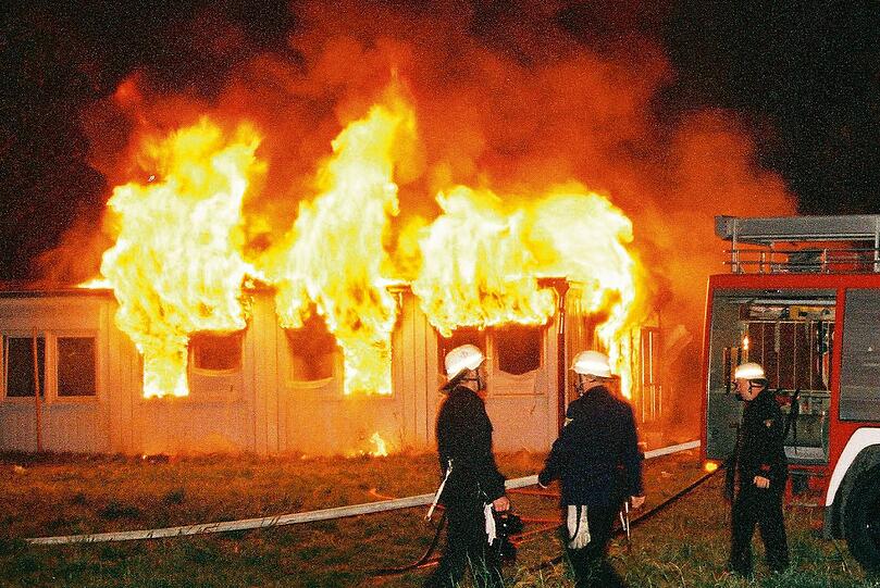 1995: Süchtige zünden Matratzen im Containerdorf Trausnitzstraße an
