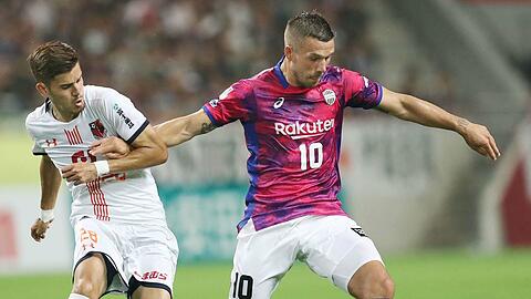 Lukas Podolski (r.) spielt mittlerweile in Japan bei Vissel Kobe.