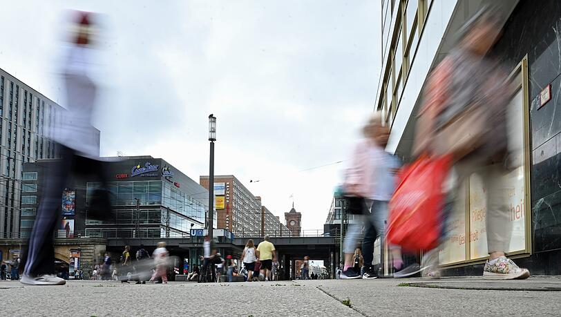 Vor allem der stationäre Handel tut sich derzeit schwer. Deutlich besser läuft das Online-Geschäft. Vor allem der stationäre Handel tut sich derzeit schwer. Deutlich besser läuft das Online-Geschäft.