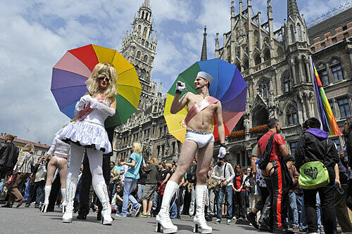 Die Regenbogenfarben dominieren an diesem Wochenende in München