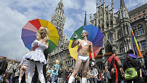 Die Regenbogenfarben dominieren an diesem Wochenende in München