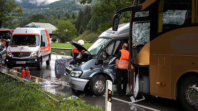 Bei dem Unfall sind sieben Menschen verletzt worden.
