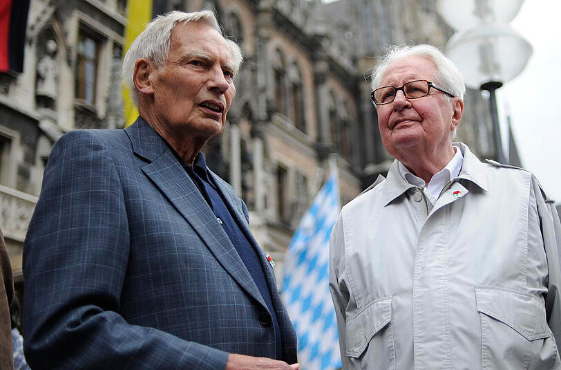 Die beiden ehemaligen Münchner Oberbürgermeister Georg Kronawitter (links) und Hans-Jochen Vogel.