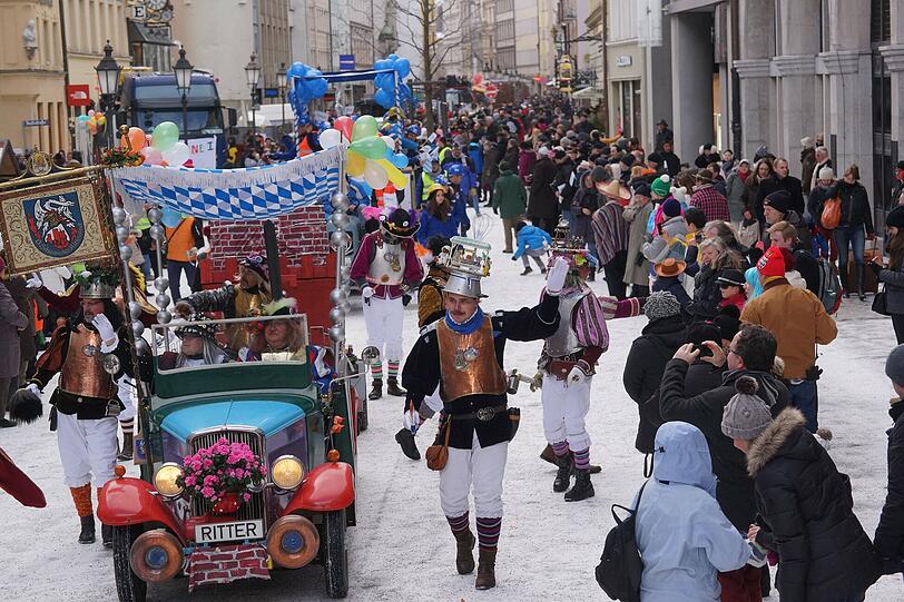 Weitere Bilder vom Faschingsumzug der "Damischen Ritter" in München am 08. Februar 2015.