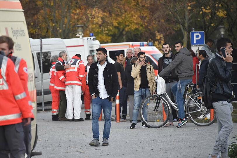 Nach dem Brand in einem Wohnabteil kollabierte die Traglufthalle.