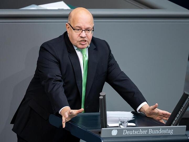 Die Bundesregierung will nach Pfingsten ein Konjunkturprogramm beschließen, damit die Wirtschaft nach der Corona-Krise wieder in Gang kommt. Wirtschaftsminister Altmaier deutet unter anderem eine Entlastung der Strompreise an.
