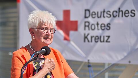 DRK-Präsidentin Gerda Hasselfeldt spricht.