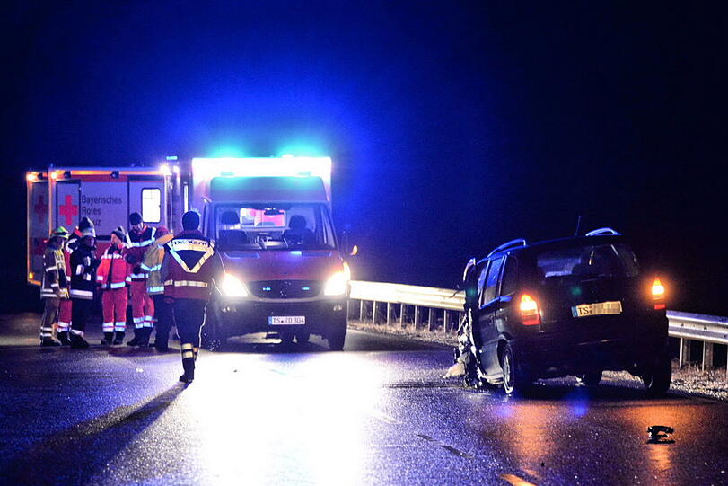 Unfallflucht am Chiemsee: Die Bilder vom Unfallort und von der Suchaktion.