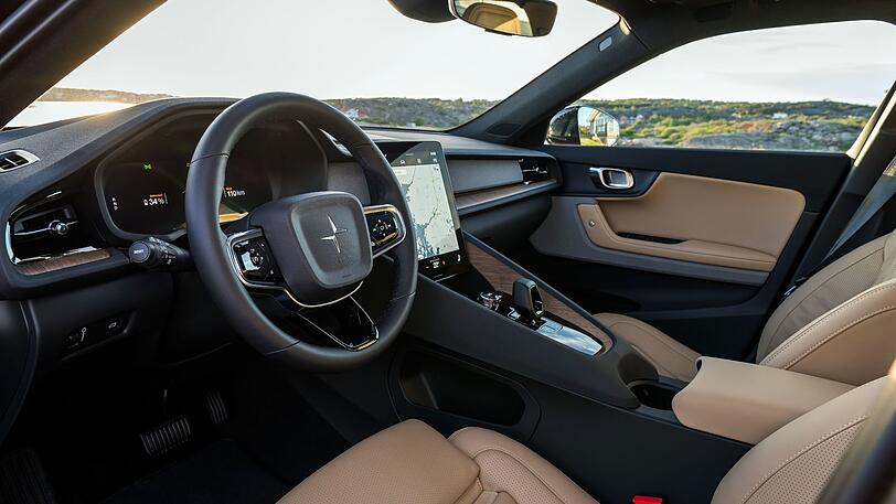 Sehr aufgeräumt und vegan bespannt: das Polestar 2-Cockpit.