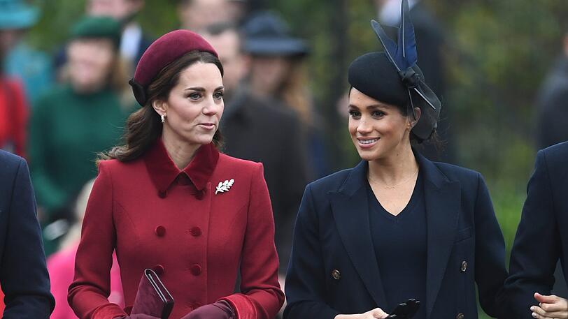 Im Gegensatz zu Kate habe man Meghan "immer nur das Gefühl gegeben, um zu viel zu bitten und zu viel zu erwarten, dabei wollte sie nur die Hilfe des Palastes", heißt es in der britischen Zeitung.