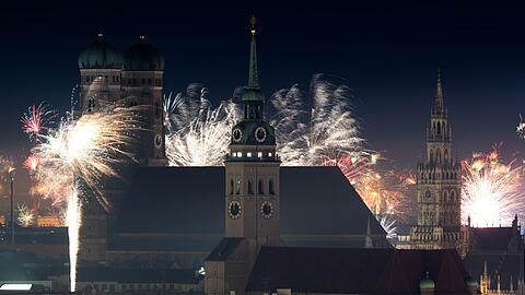 An Silvester herrscht vielerorts im Freistaat Ausnahmezustand. Das mag sch&ouml;n aussehen, f&uuml;r Menschen wie Tiere ist Feuerwerk aber eine Belastung. (Archivbild)