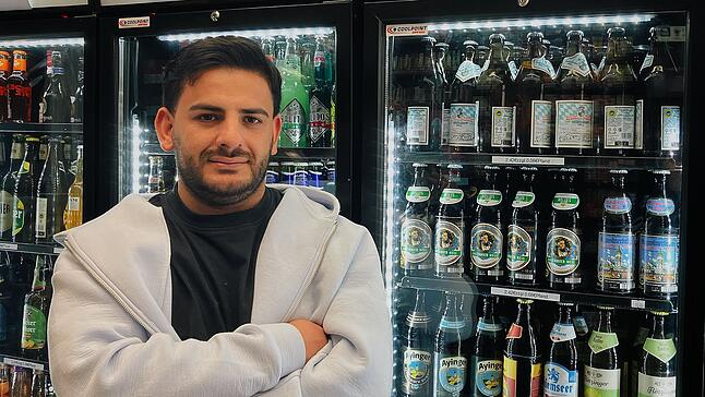 Rasfan Ido Askar vom Amalien-Kiosk w&uuml;nscht sich eine andere L&ouml;sung statt des Bierverkaufsverbots.
