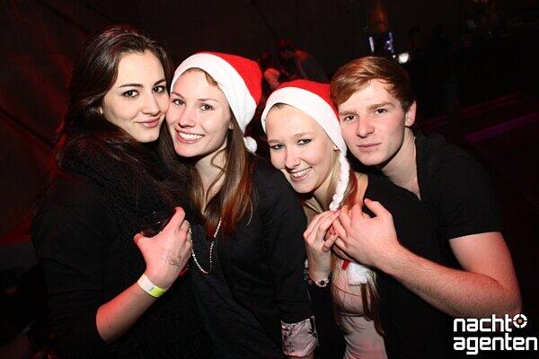 Heiße Knutsch-Party bei der Isarszene X-Mas-Party im Neuraum. Noch mehr Fotos sehen sie unter: www.nachtagenten.de.