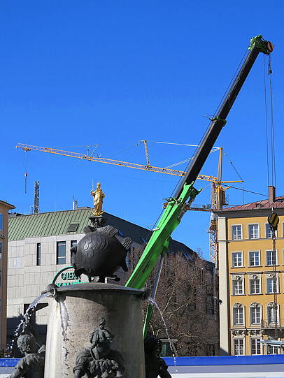 Dauerbaustelle stimmungsvoll fotografiert.