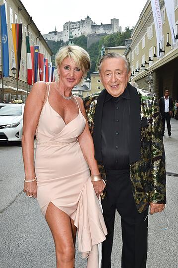 Richard Mörtel Lugner und Freundin Karin Karrer (Zebra)