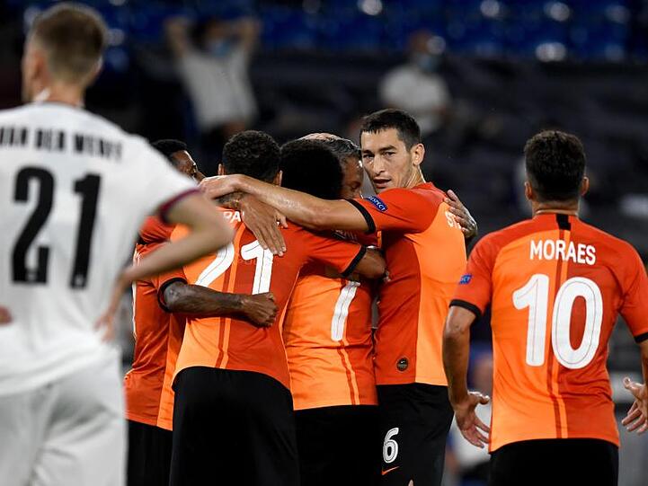 Schachtjor Donezk machte auf Schalke gegen den FC Basel den Halbfinal-Einzug perfekt.