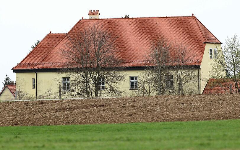 2. Januar 2015: Hoeneß wird Freigänger und in die Außenstelle Rothenfeld verlegt. Hopfner spricht von einer "unglaublichen Erlösung". Auf eigenen Wunsch wird Hoeneß "Assistent der Abteilungsleitung Junior Team".