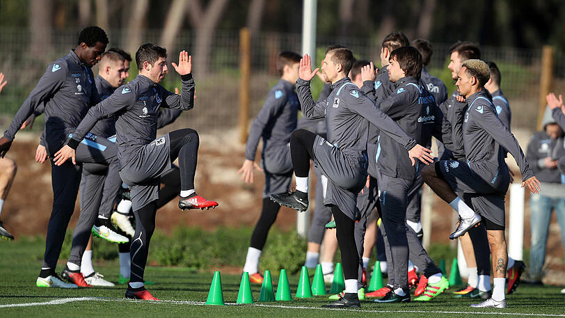 Sie rackerten und ackerten: Unter den kritischen Blicken ihres Trainers Vitor Pereira waren die Löwen-Profis auch am Samstag voll bei der Sache. Simon und Ribamar schnüren im Trainingslager in Troia immer noch ein Extra-Päckchen.