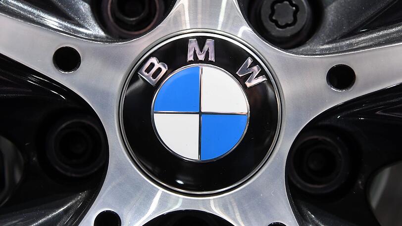 BMW verliert gegen Mercedes weiter an Boden.