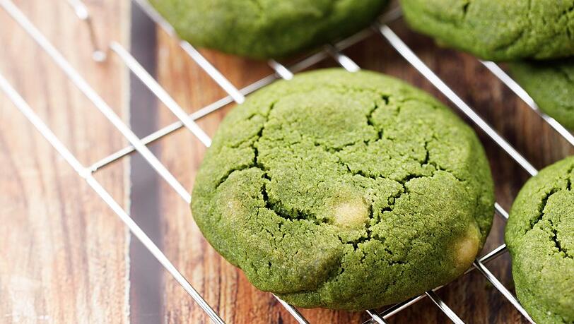 Matcha macht aus klassischen Butterkeksen einen Hingucker. Matcha macht aus klassischen Butterkeksen einen Hingucker.