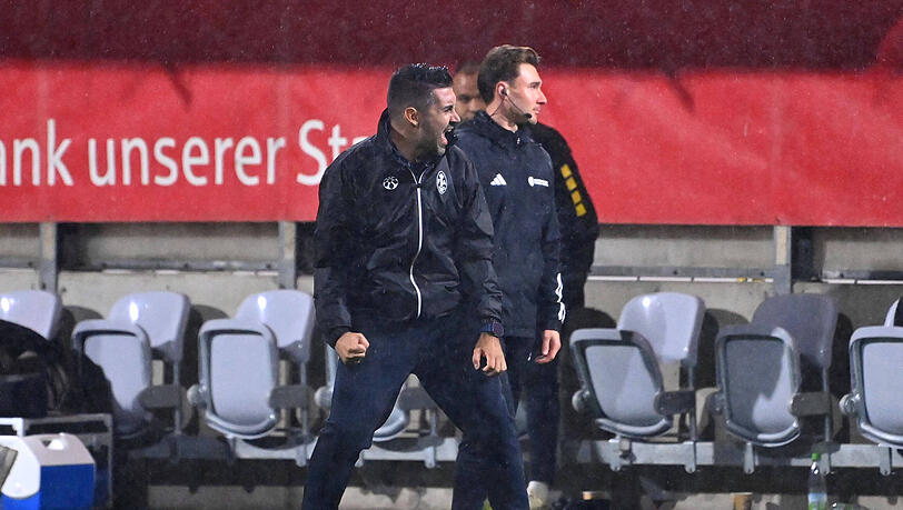 Nicht zufrieden mit dem Ergebnis gegen den FC Bayern II: Cheftrainer Alper Kayabunar. Nicht zufrieden mit dem Ergebnis gegen den FC Bayern II: Cheftrainer Alper Kayabunar.