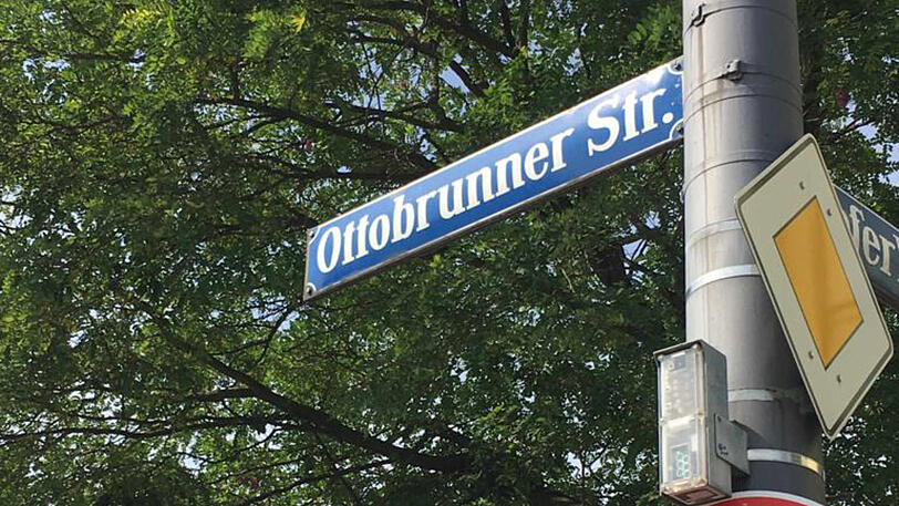 Mutter und Tochter wohnen gemeinsam in der Ottobrunner Straße.