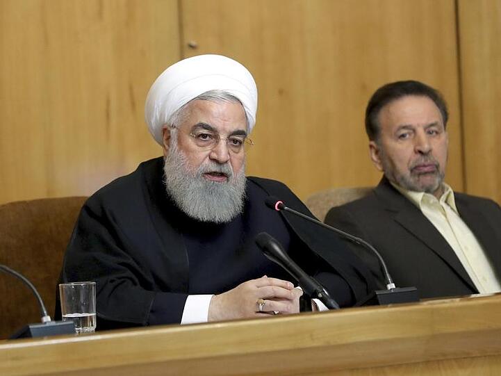Zum Jahrestag des US-Ausstiegs aus dem internationalen Atomabkommen mit dem Iran hat der iranische Präsident Ruhani den Teilausstieg seines Landes aus dem Deal bekanntgegeben.