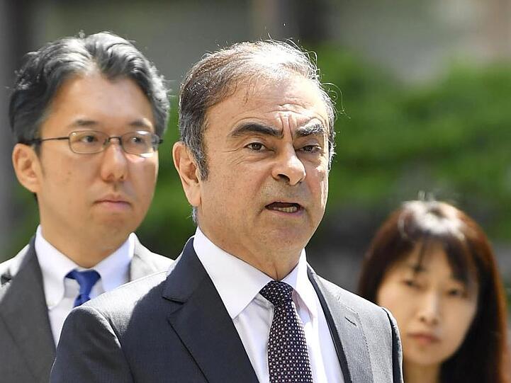 Nach der Verhaftung des früheren Renault-Konzernchefs Carlos Ghosn (M) ist das von ihm geschaffene Auto-Bündnis zwischen Renault, Nissan und Mitsubishi in eine schwere Krise geraten.