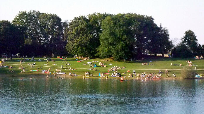 Die 15-jährige Schülerin war am Donnerstagabend mit Freunden am Heimstettener See in Aschheim. Rund 150 Teenager feierten nach bestandener Prüfung eine Schulabschlussparty. (Symbolbild)