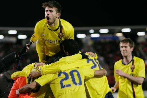 Gerard Piqué (o.) und die früheren Lehrlinge aus der Barca-Schule haben offenbar viel gelernt.