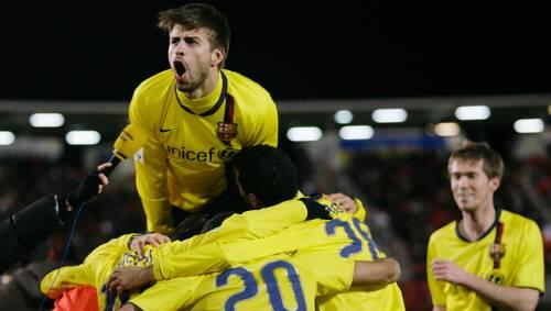 Gerard Piqué (o.) und die früheren Lehrlinge aus der Barca-Schule haben offenbar viel gelernt. Gerard Piqué (o.) und die früheren Lehrlinge aus der Barca-Schule haben offenbar viel gelernt.