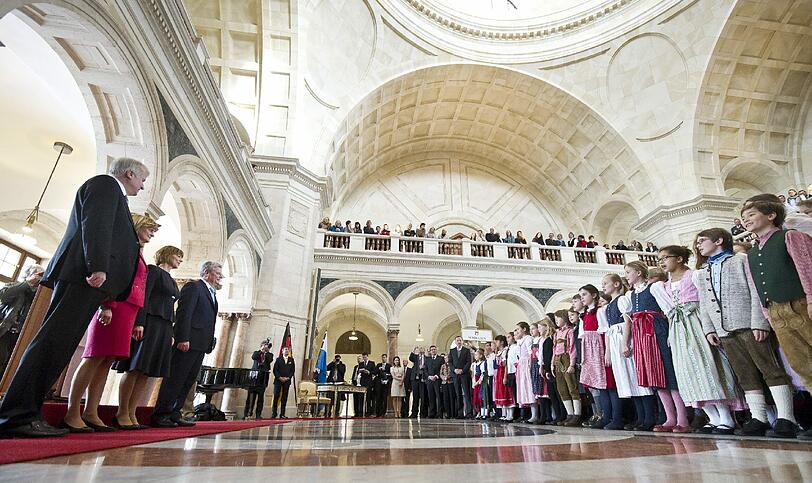 Dort haben auch Kinder des Kinderchors der Bayerischen Staatsoper ...