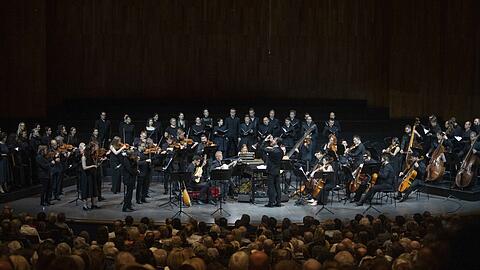 Das musicAeterna Orchestra unter Teodor Currentzis im Großen Festspielhaus