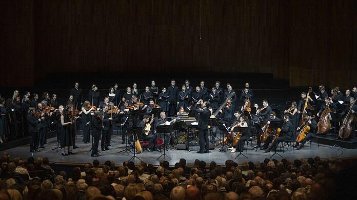 Das musicAeterna Orchestra unter Teodor Currentzis im Großen Festspielhaus