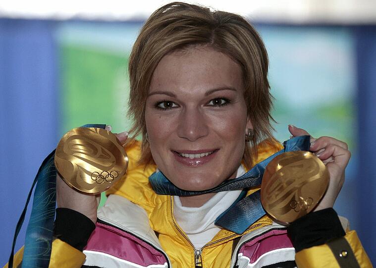 18.02.2010 Höfl-Riesch wird Olympiasiegerin in der Super-Kombination bei den Spielen von Vancouver und steigt am 26.02.2010 durch Gold im Slalom zur Doppel-Olympiasiegerin auf.