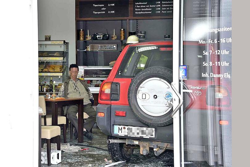 Ein 70-Jähriger verwandelte eine Bäckerei in Haar kurzerhand zu einem Drive In.