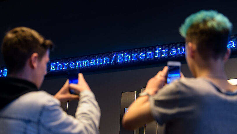 Die Jury hat entschieden: "Ehrenmann/Ehrenfrau" ist Jugendwort des Jahres 2018. Die Jury hat entschieden: "Ehrenmann/Ehrenfrau" ist Jugendwort des Jahres 2018.