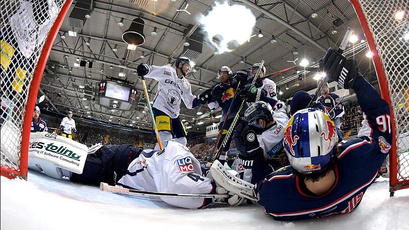 Hart erkämpfter Sieg: Der EHC Red Bull München um Matchwinner Justin Shugg schlägt Berlin im ersten Viertelfinalspiel.