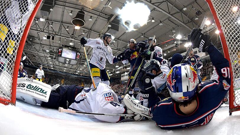 Hart erkämpfter Sieg: Der EHC Red Bull München um Matchwinner Justin Shugg schlägt Berlin im ersten Viertelfinalspiel. Hart erkämpfter Sieg: Der EHC Red Bull München um Matchwinner Justin Shugg schlägt Berlin im ersten Viertelfinalspiel.