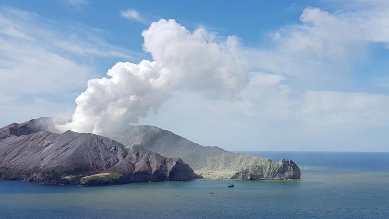 Rauchender Vulkan auf der White Island: Neuseelands Ureinwohner nennen ihn Whakaari - den "dramatischen Vulkan". Rauchender Vulkan auf der White Island: Neuseelands Ureinwohner nennen ihn Whakaari - den "dramatischen Vulkan".