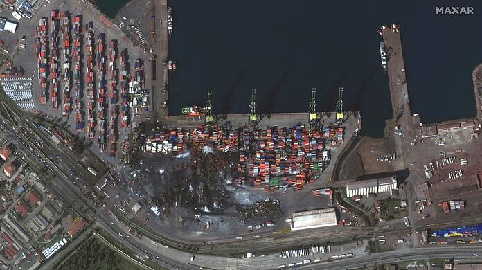 Das Satellitenbild zeigt beschädigte Container und Hafenanlagen im türkischen Iskenderun. In der gesamten Region gibt es erhebliche Schäden an kritischer Infrastruktur.