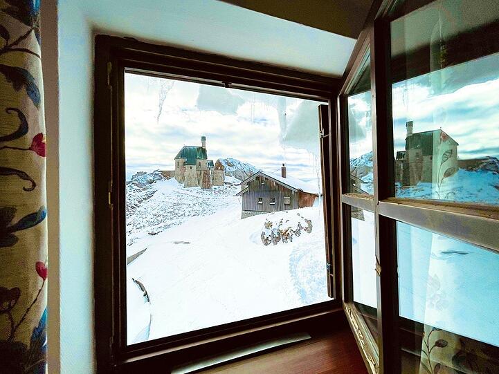 Ein Blick aus einem der Fenster der Immobilie auf der Spitze.
