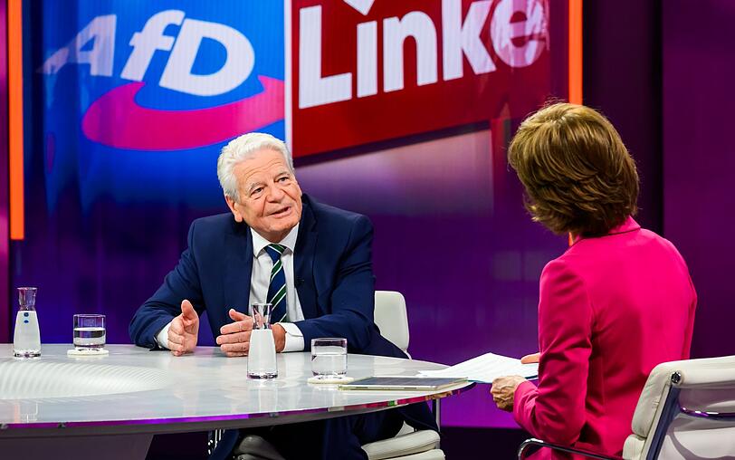 "Das gef&auml;llt mir nicht, um es deutlich zu sagen, aber ich sehe das als gebotenen Weg an", sagt Altbundespr&auml;sident Joachim Gauck am Donnerstagabend bei "Maybrit Illner" &uuml;ber die m&ouml;gliche Links-gef&uuml;hrte Regierung in Berlin. "Es ist das W&auml;hlervotum hier erst mal das, was uns die Richtung vorgibt."