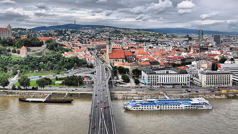 Wien nach Bratislava (Flugzeit gemäß Flugplan: 20 Minuten).