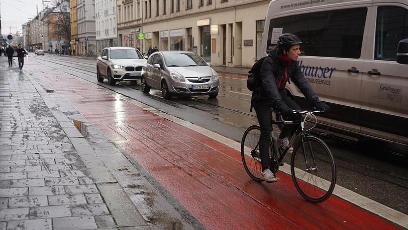 Fraunhoferstraße: Gehweg wird nicht breiter