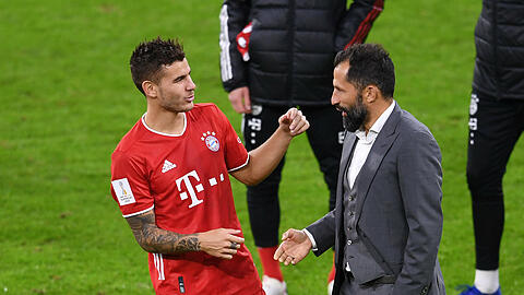 Lucas Hernández (l.) und Hasan Salihamidzic nach dem Triumph im Supercup.