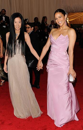 Sänger, Schauspieler, Designer, Stars und Sternchen kamen zur Eröffnung der Ausstellung "Schiaparelli and Prada: Impossible Conversations". Im Bild: Designerin Vera Wang.