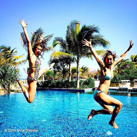 Im Zweifel springen - Nina Dobrev im Bali-Urlaub: "When in doubt ... Jump . #bali @Riawnacapri #TBT"