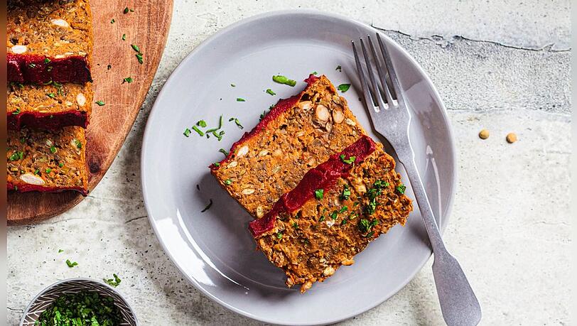 Nussbraten ist ein vegetarischer Weihnachtsklassiker. Nussbraten ist ein vegetarischer Weihnachtsklassiker.